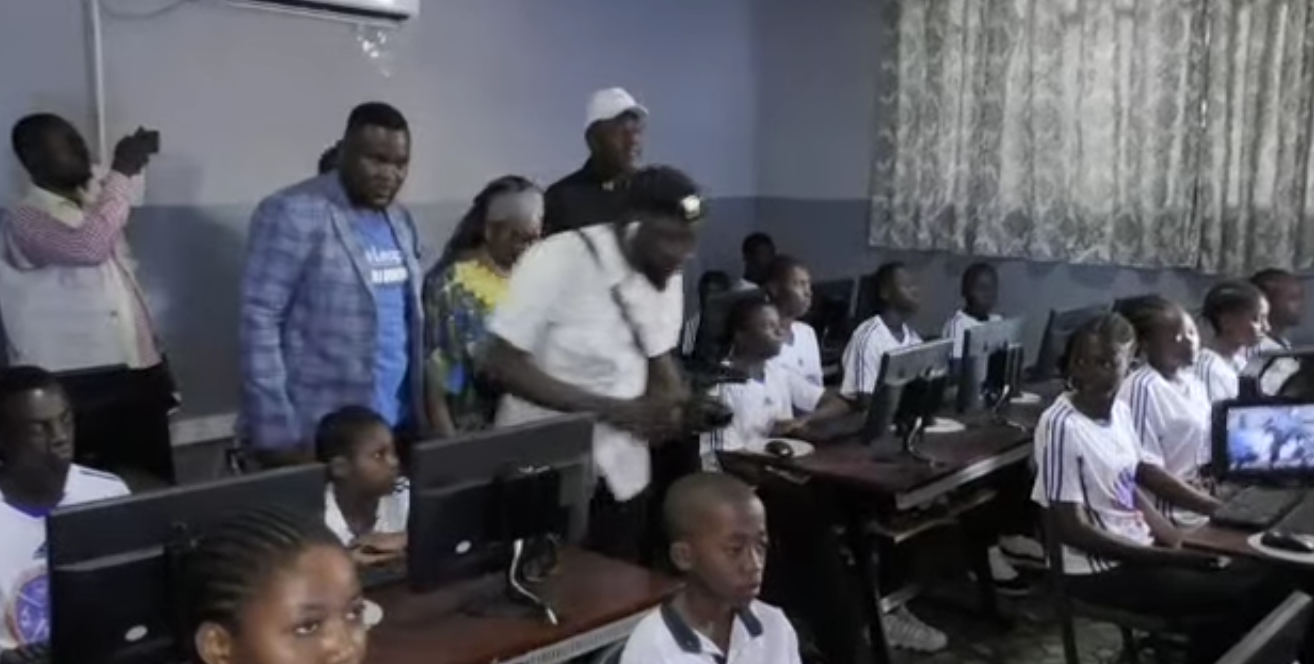 Implémentation d'une salle informatique moderne au Groupe Scolaire Bilingue Ma Mpata